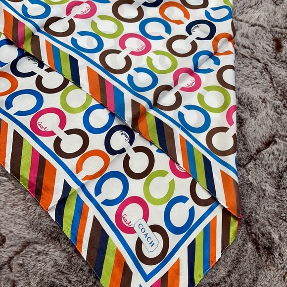 Coach - Picture 4 of 4